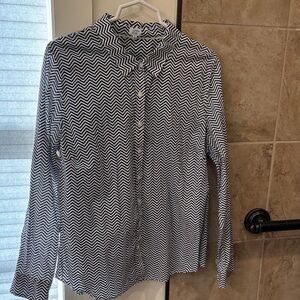 Crown & Ivy B/W chevron pattern l/s button front shirt. Size XL. Gently worn.